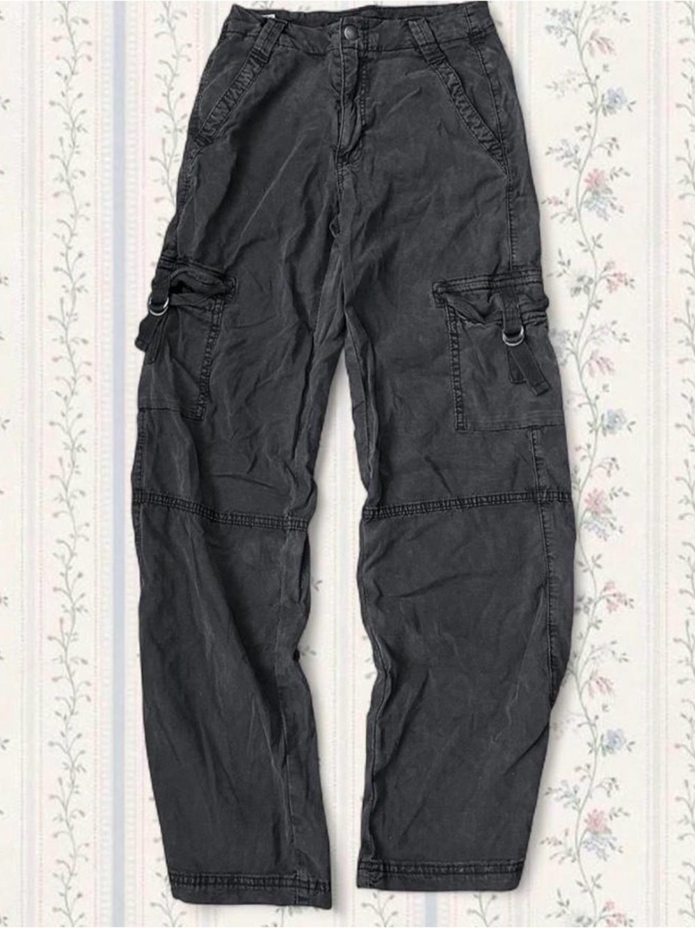 American Eagle Outfitters women’s  Charcoal Black Cargo Pants